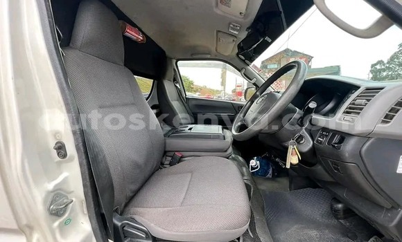 Nunua Ilio tumika Toyota Hiace Nyeupe Gari ndani ya Bute nchini Kaskazini Mashariki mwa Kenya Nunua Ilio tumika Toyota Hiace Nyeupe Gari ndani ya Bute nchini Kaskazini Mashariki mwa Kenya