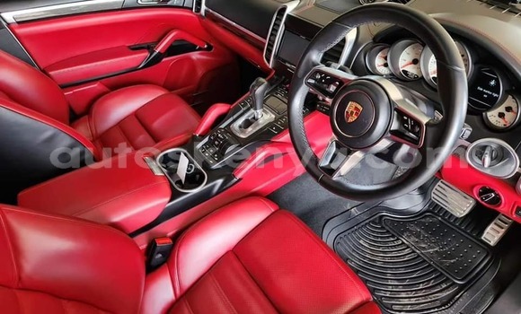Nunua Ilio tumika Porsche Cayenne Nyeupe Gari ndani ya Changamwe nchini Pwani Nunua Ilio tumika Porsche Cayenne Nyeupe Gari ndani ya Changamwe nchini Pwani