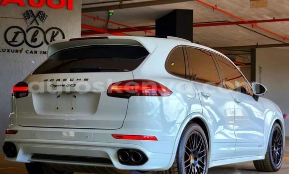 Nunua Ilio tumika Porsche Cayenne Nyeupe Gari ndani ya Changamwe nchini Pwani Nunua Ilio tumika Porsche Cayenne Nyeupe Gari ndani ya Changamwe nchini Pwani