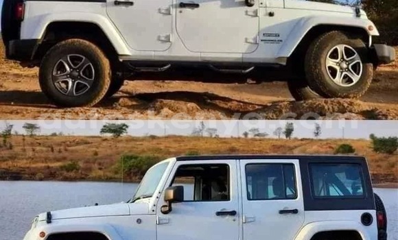 Nunua Ilio tumika Jeep Wrangler Nyeupe Gari ndani ya Bomet nchini Bonde la Ufafanuzi Nunua Ilio tumika Jeep Wrangler Nyeupe Gari ndani ya Bomet nchini Bonde la Ufafanuzi
