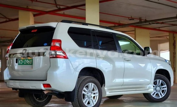 Nunua Ilio tumika Toyota Land Cruiser Nyeupe Gari ndani ya Bute nchini Kaskazini Mashariki mwa Kenya Nunua Ilio tumika Toyota Land Cruiser Nyeupe Gari ndani ya Bute nchini Kaskazini Mashariki mwa Kenya