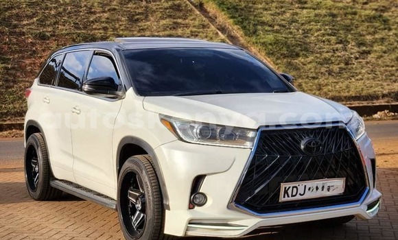 Buy Used Toyota Kluger White Car in Bura in Northeast Kenya