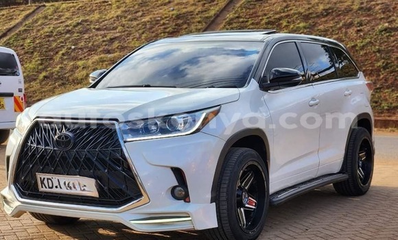 Nunua Ilio tumika Toyota Kluger Nyeupe Gari ndani ya Bura nchini Kaskazini Mashariki mwa Kenya Nunua Ilio tumika Toyota Kluger Nyeupe Gari ndani ya Bura nchini Kaskazini Mashariki mwa Kenya