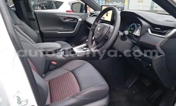 Oofamaa Toyota RAV4 White Makiinaa iti Nairobi keessatti Nairobi keessatti Oofamaa Toyota RAV4 White Makiinaa iti Nairobi keessatti Nairobi keessatti