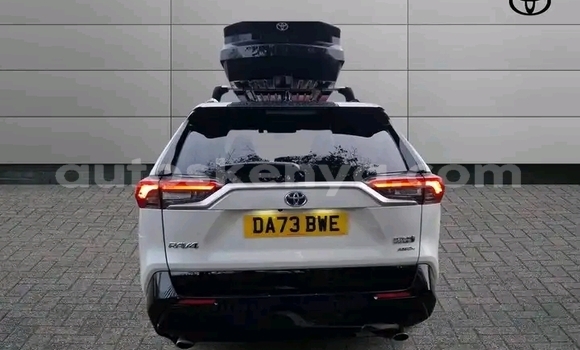 Oofamaa Toyota RAV4 White Makiinaa iti Nairobi keessatti Nairobi keessatti Oofamaa Toyota RAV4 White Makiinaa iti Nairobi keessatti Nairobi keessatti