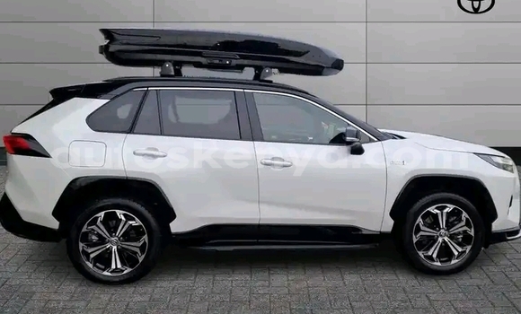 Oofamaa Toyota RAV4 White Makiinaa iti Nairobi keessatti Nairobi keessatti Oofamaa Toyota RAV4 White Makiinaa iti Nairobi keessatti Nairobi keessatti