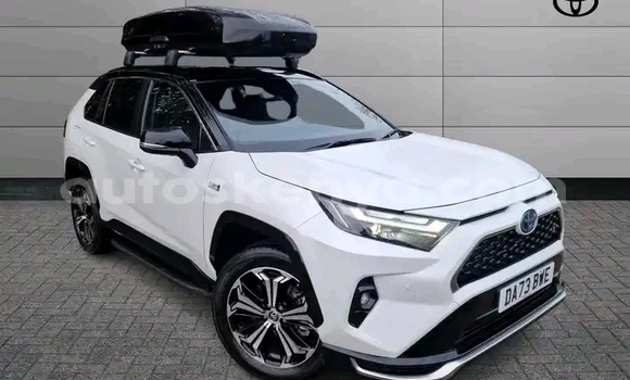 Oofamaa Toyota RAV4 White Makiinaa iti Nairobi keessatti Nairobi keessatti Oofamaa Toyota RAV4 White Makiinaa iti Nairobi keessatti Nairobi keessatti
