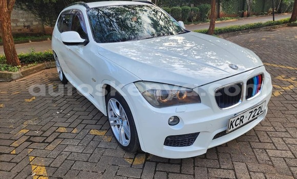 Oofamaa BMW X1 White Makiinaa iti Nairobi keessatti Nairobi keessatti