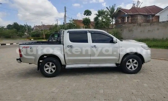 Buy Used Toyota Hilux Beige Car in Nairobi in Nairobi