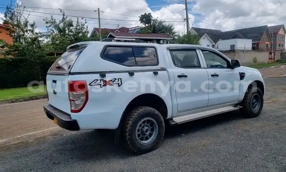 Oofamaa Ford Ranger White Makiinaa iti Nairobi keessatti Nairobi keessatti