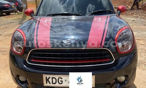 Oofamaa Mini Cooper Black Makiinaa iti Bute keessatti Northeast Kenya keessatti