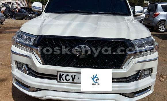 Nunua Ilio tumika Toyota Land Cruiser Prado Nyeupe Gari ndani ya Bomet nchini Bonde la Ufafanuzi