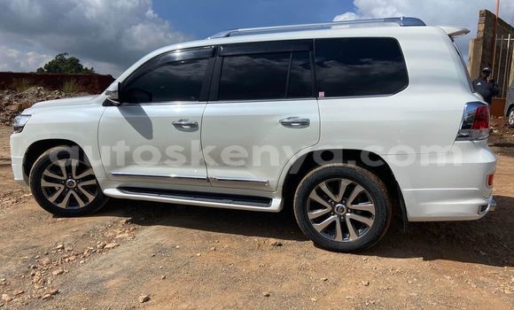 Buy Used Toyota Land Cruiser Prado White Car in Bomet in Rift Valley Buy Used Toyota Land Cruiser Prado White Car in Bomet in Rift Valley