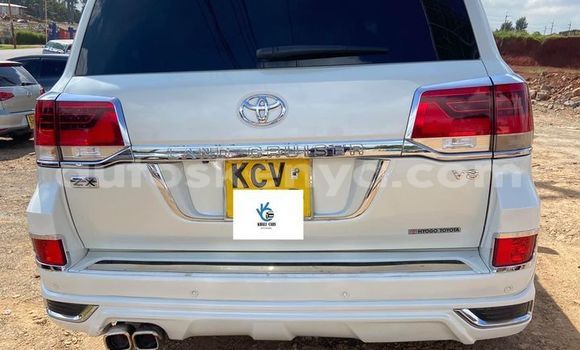 Buy Used Toyota Land Cruiser Prado White Car in Bomet in Rift Valley Buy Used Toyota Land Cruiser Prado White Car in Bomet in Rift Valley