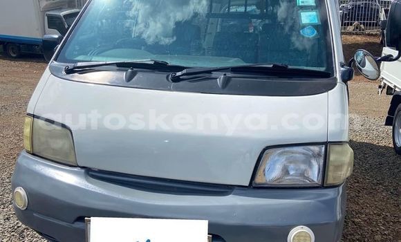 Oofamaa Mazda Bongo White Makiinaa iti Busia keessatti West Kenya keessatti