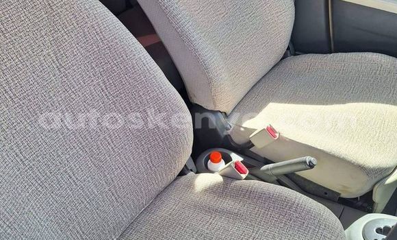 Oofamaa Toyota Vitz Other Makiinaa iti Bura keessatti Northeast Kenya keessatti Oofamaa Toyota Vitz Other Makiinaa iti Bura keessatti Northeast Kenya keessatti