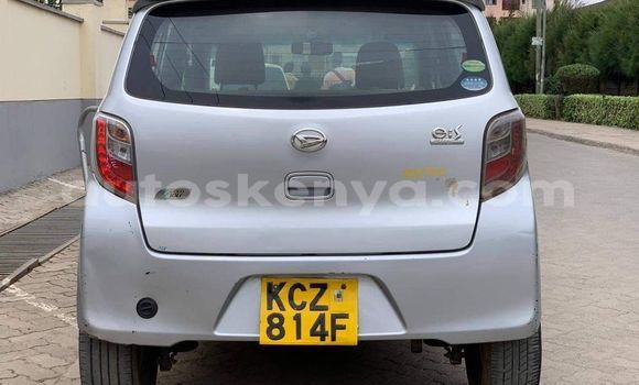 Oofamaa Daihatsu Mira Other Makiinaa iti Bura keessatti Northeast Kenya keessatti Oofamaa Daihatsu Mira Other Makiinaa iti Bura keessatti Northeast Kenya keessatti