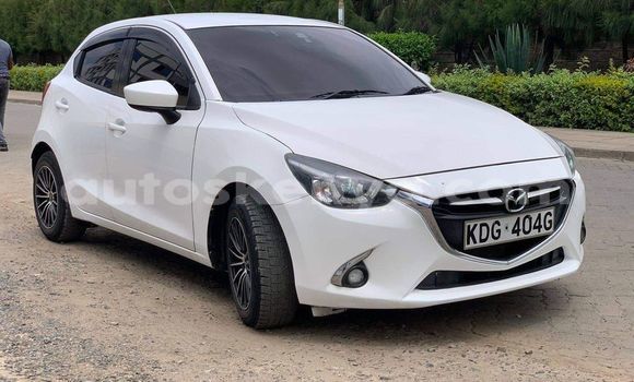 Oofamaa Mazda Demio White Makiinaa iti Bungoma keessatti West Kenya keessatti Oofamaa Mazda Demio White Makiinaa iti Bungoma keessatti West Kenya keessatti