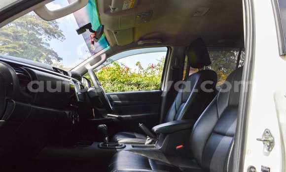 Nunua Ilio tumika Toyota Hilux Nyeupe Gari ndani ya Nairobi nchini Nairobi Nunua Ilio tumika Toyota Hilux Nyeupe Gari ndani ya Nairobi nchini Nairobi