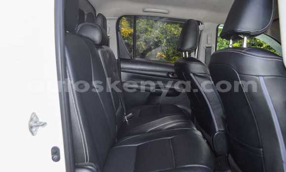 Nunua Ilio tumika Toyota Hilux Nyeupe Gari ndani ya Nairobi nchini Nairobi Nunua Ilio tumika Toyota Hilux Nyeupe Gari ndani ya Nairobi nchini Nairobi