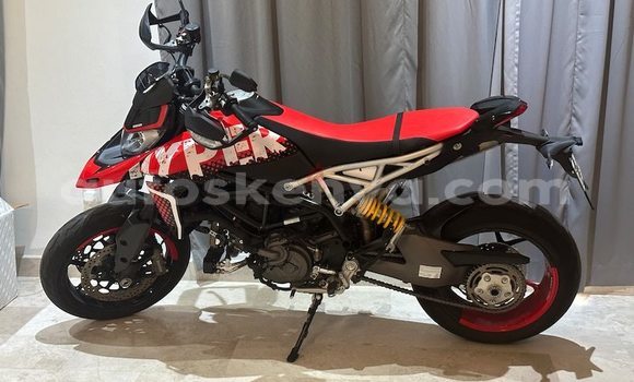 Oofamaa Ducati Hypermotard Red Doqdoqqee iti Nairobi keessatti Nairobi keessatti