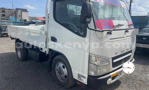 Oofamaa Mitsubishi Fuso White Netiree iti Nairobi keessatti Nairobi keessatti