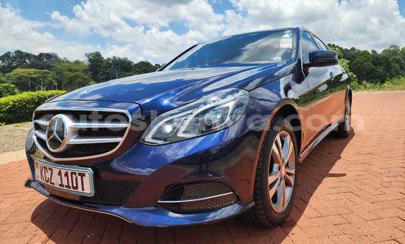 Oofamaa Mercedes‒Benz E–Class Black Makiinaa iti Bungoma keessatti West Kenya keessatti