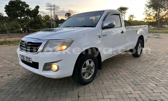 Oofamaa Toyota Hilux White Makiinaa iti Nairobi keessatti Nairobi keessatti Oofamaa Toyota Hilux White Makiinaa iti Nairobi keessatti Nairobi keessatti