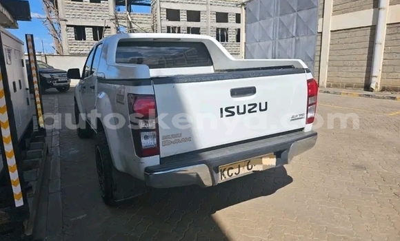 Nunua Ilio tumika Isuzu D–MAX Nyeupe Gari ndani ya Nairobi nchini Nairobi