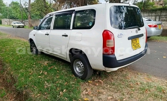 Oofamaa Toyota Probox White Makiinaa iti Nairobi keessatti Nairobi keessatti