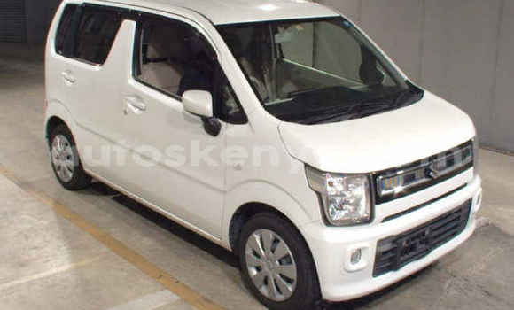Nunua Mpya Suzuki Wagon R+ Nyeupe Gari ndani ya Mombasa nchini Kenya ya Pwani