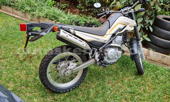 Nunua Ilio tumika Yamaha XT250 Beige Bike ndani ya Kisii nchini Nyanza