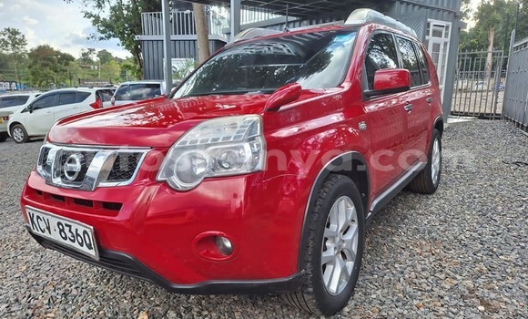 Oofamaa Nissan X–Trail Red Makiinaa iti Nairobi keessatti Nairobi keessatti