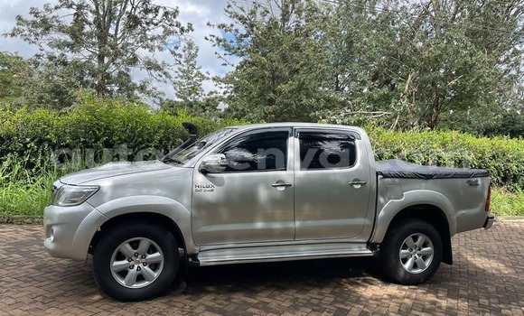Oofamaa Toyota Hilux Other Makiinaa iti Busia keessatti West Kenya keessatti Oofamaa Toyota Hilux Other Makiinaa iti Busia keessatti West Kenya keessatti