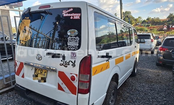 Oofamaa Toyota Hiace White Makiinaa iti Nairobi keessatti Nairobi keessatti Oofamaa Toyota Hiace White Makiinaa iti Nairobi keessatti Nairobi keessatti