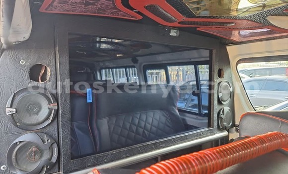 Oofamaa Toyota Hiace White Makiinaa iti Nairobi keessatti Nairobi keessatti Oofamaa Toyota Hiace White Makiinaa iti Nairobi keessatti Nairobi keessatti