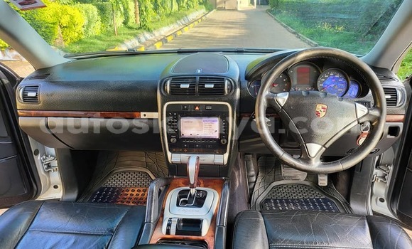 Nunua Ilio tumika Porsche Cayenne Nyingine Gari ndani ya Nairobi nchini Nairobi Nunua Ilio tumika Porsche Cayenne Nyingine Gari ndani ya Nairobi nchini Nairobi