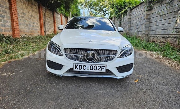 Nunua Ilio tumika Mercedes‒Benz C–Class Nyeupe Gari ndani ya Bungoma nchini West Kenya