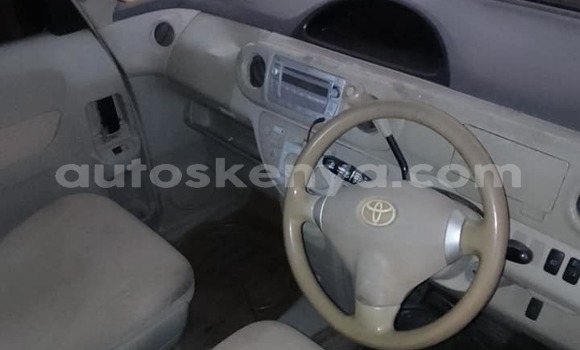 Oofamaa Toyota Porte Red Makiinaa iti Busia keessatti West Kenya keessatti Oofamaa Toyota Porte Red Makiinaa iti Busia keessatti West Kenya keessatti