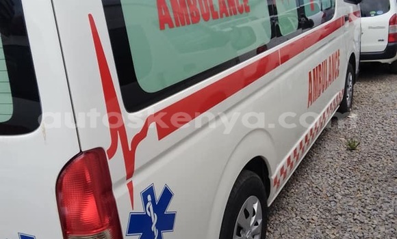 Oofamaa Toyota Hiace White Makiinaa iti Busia keessatti West Kenya keessatti Oofamaa Toyota Hiace White Makiinaa iti Busia keessatti West Kenya keessatti