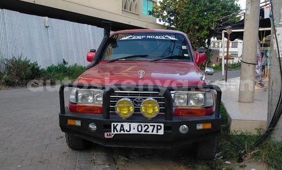 Oofamaa Toyota Land Cruiser Red Makiinaa iti Bungoma keessatti West Kenya keessatti Oofamaa Toyota Land Cruiser Red Makiinaa iti Bungoma keessatti West Kenya keessatti