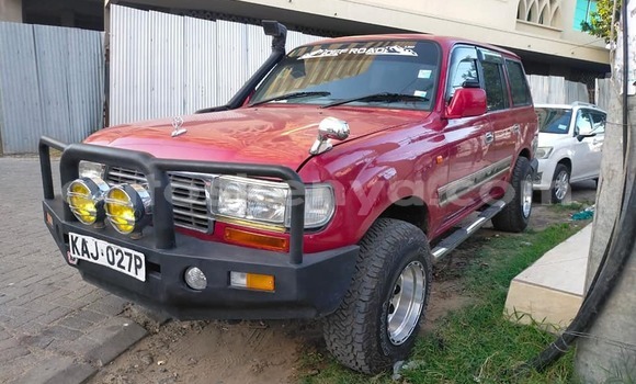 Oofamaa Toyota Land Cruiser Red Makiinaa iti Bungoma keessatti West Kenya keessatti Oofamaa Toyota Land Cruiser Red Makiinaa iti Bungoma keessatti West Kenya keessatti