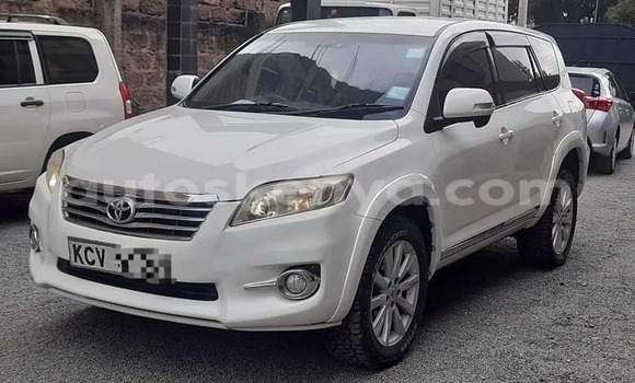 Nunua Ilio tumika Toyota Vanguard Nyeupe Gari ndani ya Bungoma nchini West Kenya