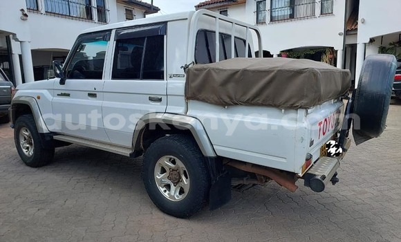 Buy Used Toyota Land Cruiser White Car in Bura in Northeast Kenya Buy Used Toyota Land Cruiser White Car in Bura in Northeast Kenya