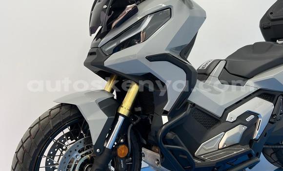Oofamaa Honda X-ADV Silver Doqdoqqee iti Nairobi keessatti Nairobi keessatti