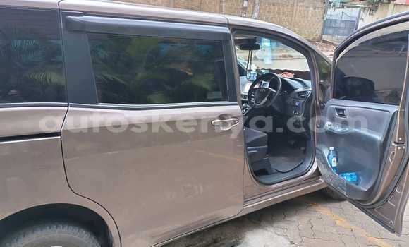 Nunua Ilio tumika Toyota Noah Brown Gari ndani ya Nairobi nchini Nairobi Nunua Ilio tumika Toyota Noah Brown Gari ndani ya Nairobi nchini Nairobi