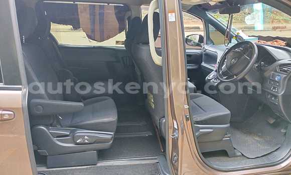 Nunua Ilio tumika Toyota Noah Brown Gari ndani ya Nairobi nchini Nairobi Nunua Ilio tumika Toyota Noah Brown Gari ndani ya Nairobi nchini Nairobi