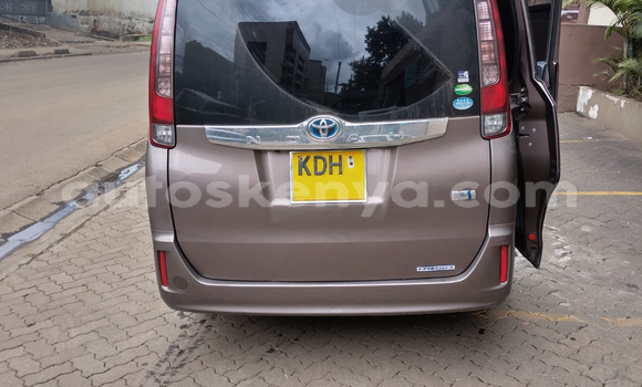 Nunua Ilio tumika Toyota Noah Brown Gari ndani ya Nairobi nchini Nairobi Nunua Ilio tumika Toyota Noah Brown Gari ndani ya Nairobi nchini Nairobi