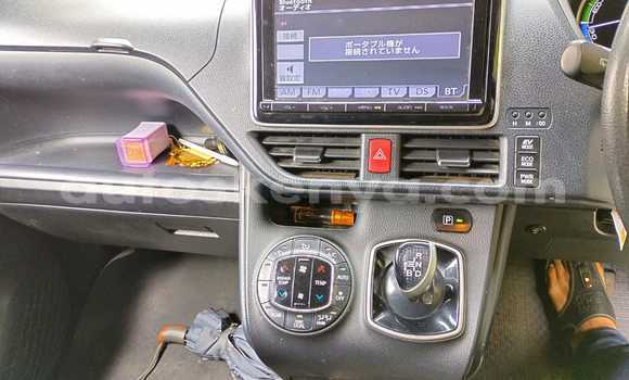 Nunua Ilio tumika Toyota Noah Brown Gari ndani ya Nairobi nchini Nairobi Nunua Ilio tumika Toyota Noah Brown Gari ndani ya Nairobi nchini Nairobi