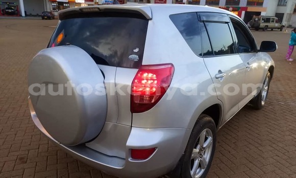 Oofamaa Toyota RAV4 Other Makiinaa iti Bura keessatti Northeast Kenya keessatti